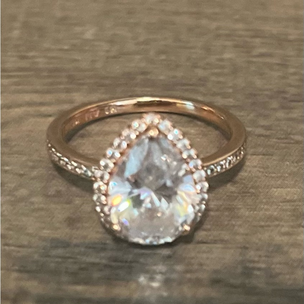 Sparkling Teardrop Halo Ring